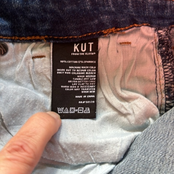 Kut from the Kloth Distressed High Rise Denim 6” Shorts size 6 - Picture 5 of 6